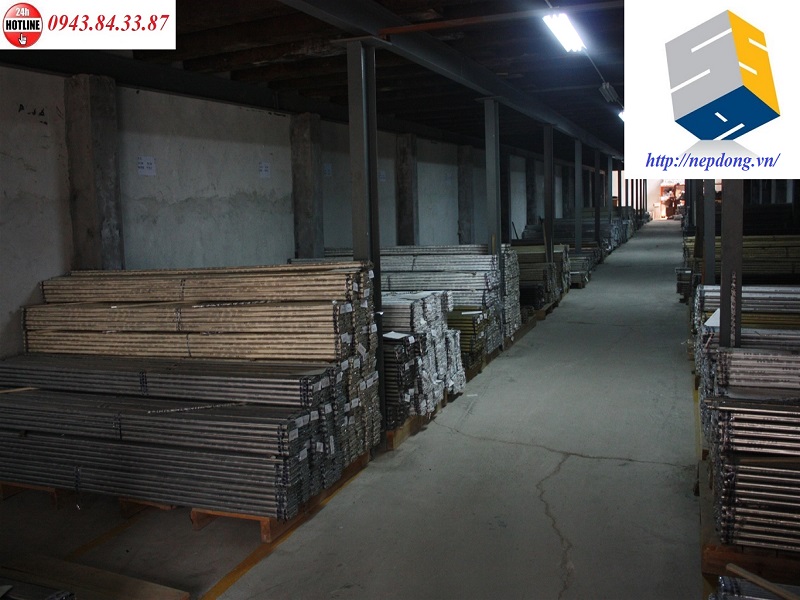 Sản xuất đóng gói nẹp trang trí