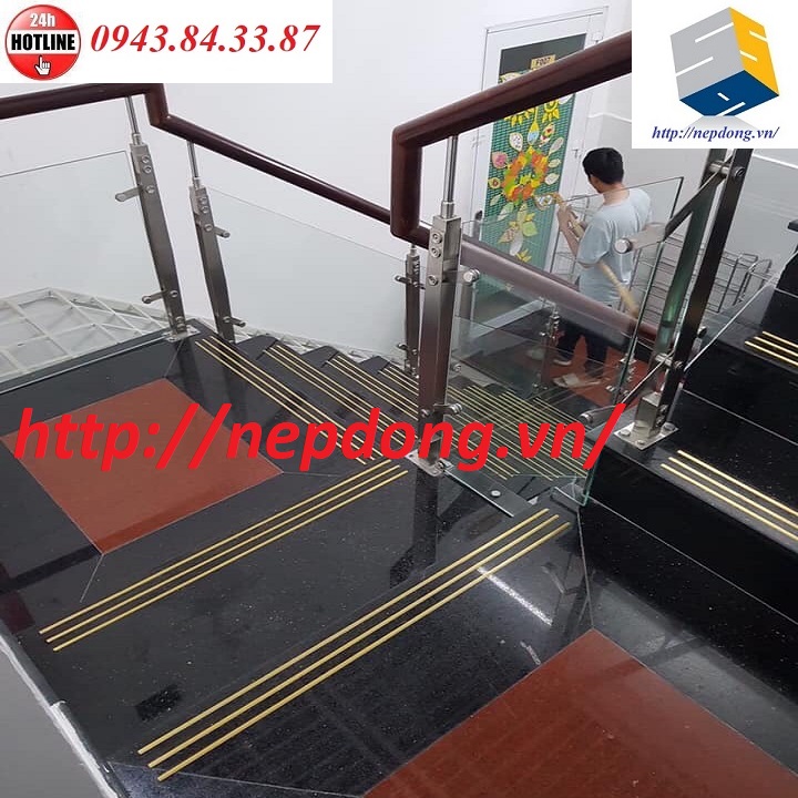 Nẹp chỉ đồng chống trơn cầu thang